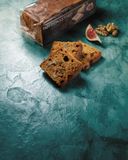 les-toasts-de-pain-d-epices-noix-figues