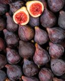 la-figue-noire-en-barquette