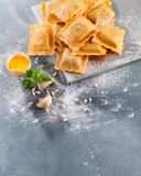 les-ravioli-legumes-grilles-et-pignons-de-pin