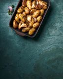 les-pommes-de-terre-grenaille-cuites-et-confites-a-l-ail