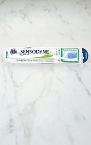 La Brosse à dents souple "Sensodyne"