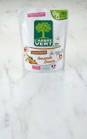 La Recharge de lessive liquide amande douce  "Arbre vert"