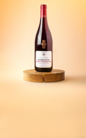 Le Vin rouge Bourgogne Hautes Côtes de Beaune AOC
