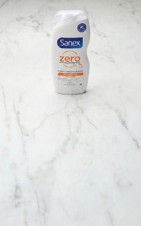 Le Gel douche hypoallergénique corps, visage et cheveux "Sanex"