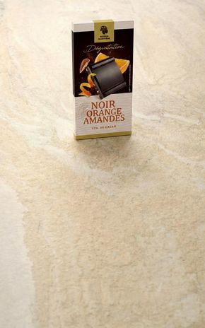 Le Chocolat noir 57% aux amandes et orange