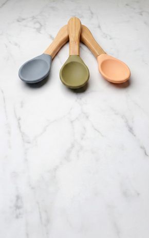 Les Cuillères bébé en bambou et silicone