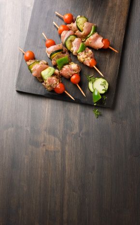 Les Brochettes de cuisses de poulet garrigue aux légumes
