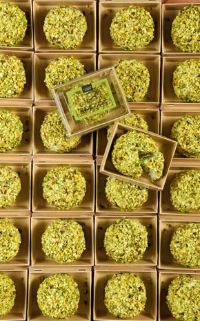 Le Chèvre enrobé de pistache et basilic