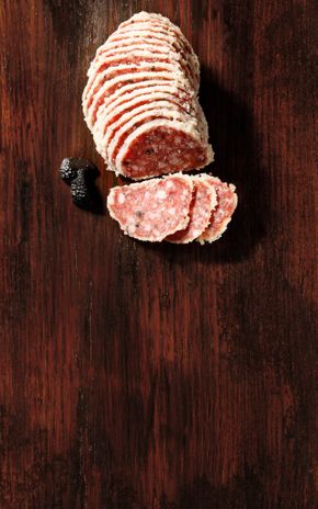 Le Saltufo (salami aux truffes d'été 3% enrobé de Parmiggiano)