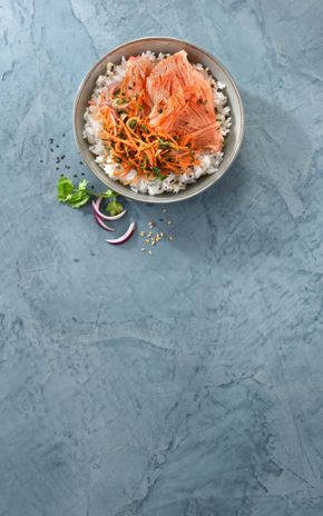 Le Poké chirashi aburi saumon