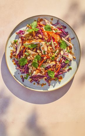 La Salade de chou rouge thaï au poulet