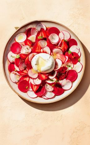 Le Carpaccio Fraises Radis et Burrata