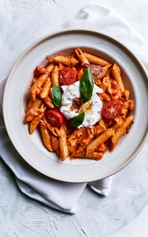 Les Pâtes aux tomates et burrata