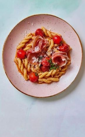 Les Treccione au Pesto Rosso