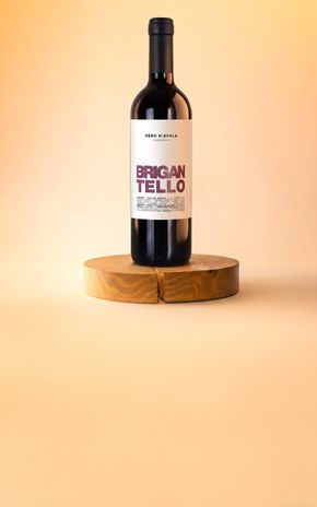 Le Vin rouge "Brigantello Nero d'Avola" Vignobles Francois Lurton