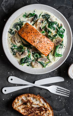 Le Pavé de saumon à la crème de champignon​