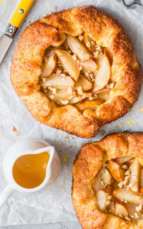La Tarte rustique aux poires et aux noisettes