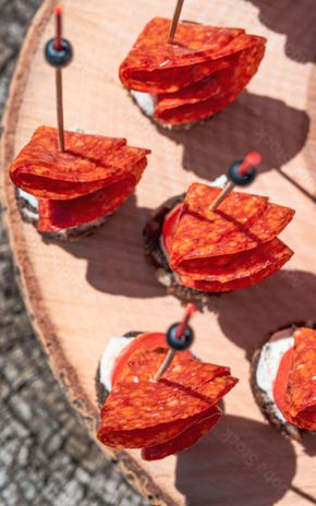 Les Toasts au pain d'épices chèvre et chorizo