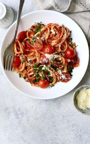 Les pâtes sauce tomate maison et Caciocavallo