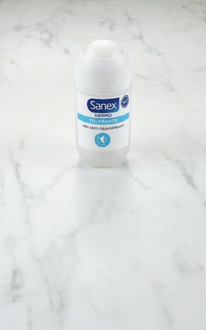 Le Déodorant roll-on dermo tolerance hypoallergénique "Sanex"