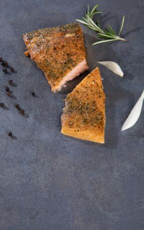 Le Pavé de saumon fumé à chaud à la provençale