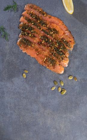 Les Emincés de saumon fumé à l'aneth