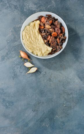 Les Joues de bœuf confites au vin rouge et purée "Aussitôt Bon"
