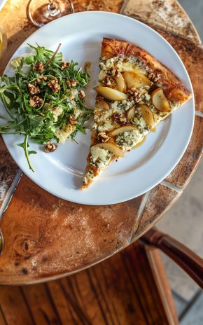 La pizza aux poires, gorgonzola et noix