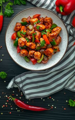 Le Poulet aux épices et légumes sautés