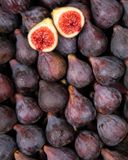 la-figue-noire-en-barquette