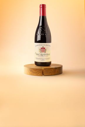Le Vin rouge "Vacqueyras  Les Dentelles " AOP