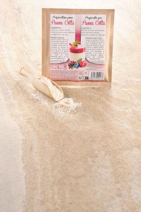 La préparation pour panna cotta