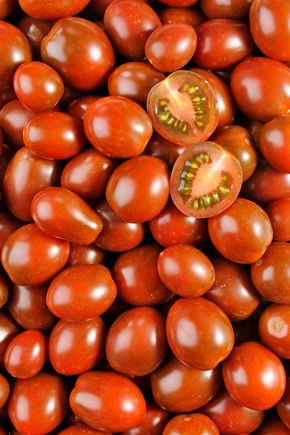 La Tomate cerise noire allongée