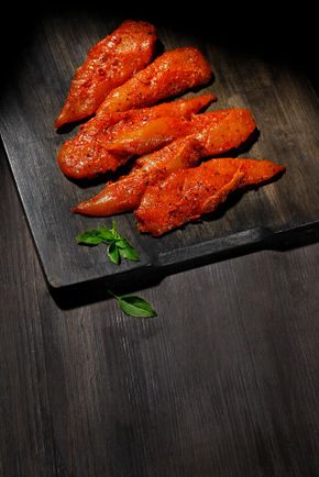 Les Aiguillettes de poulet marinées au pesto rosso