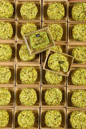 Le Chèvre enrobé de pistache et basilic
