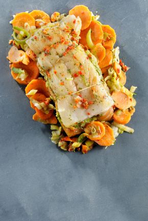 Le Rôti de poisson blanc et saumon moutarde à l'ancienne avec pommes de terre