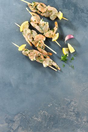 Les Brochettes de crevettes en persillade