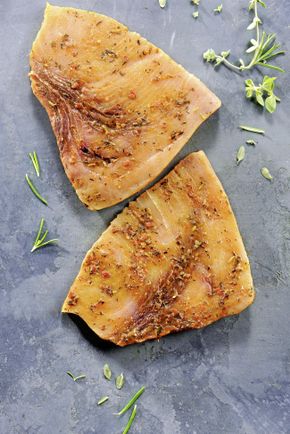 Les 2 Pavés d'espadon marinés à la provençale