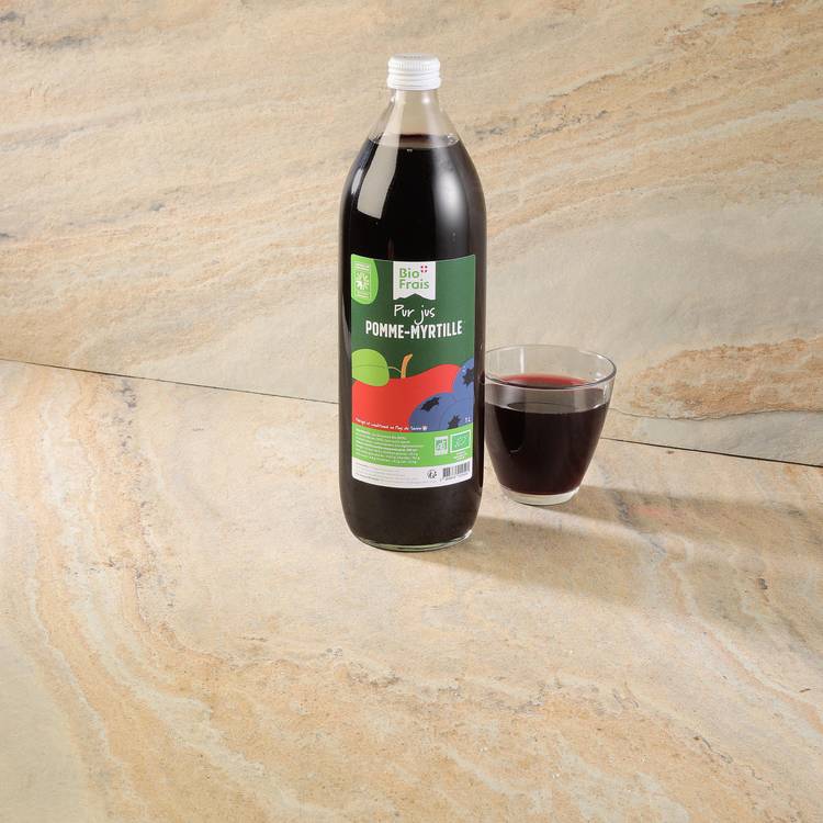 Le  Pur jus de pomme et myrtille BIO