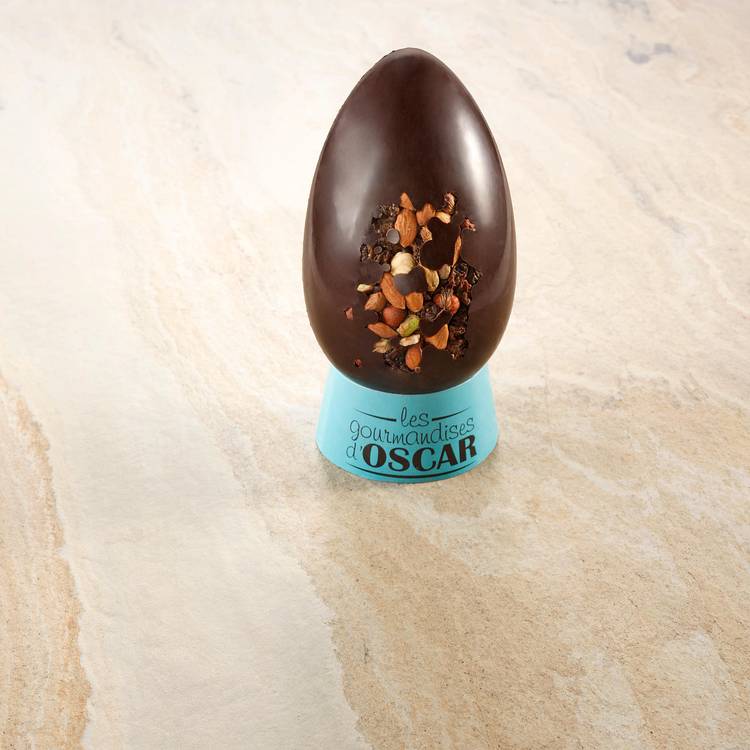 L'œuf de pâques en chocolat noir et fruit sec