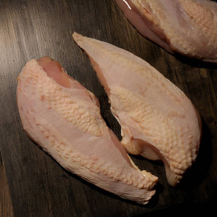 Les Filets de poulet fermier noir label rouge avec peau x2 "Faye"