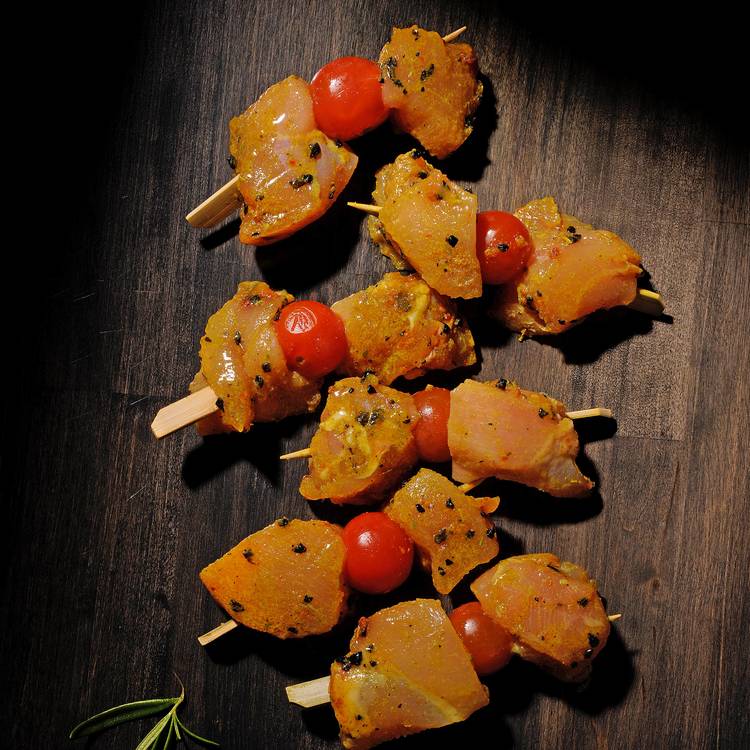 Mini brochettes de poulet olive romarin