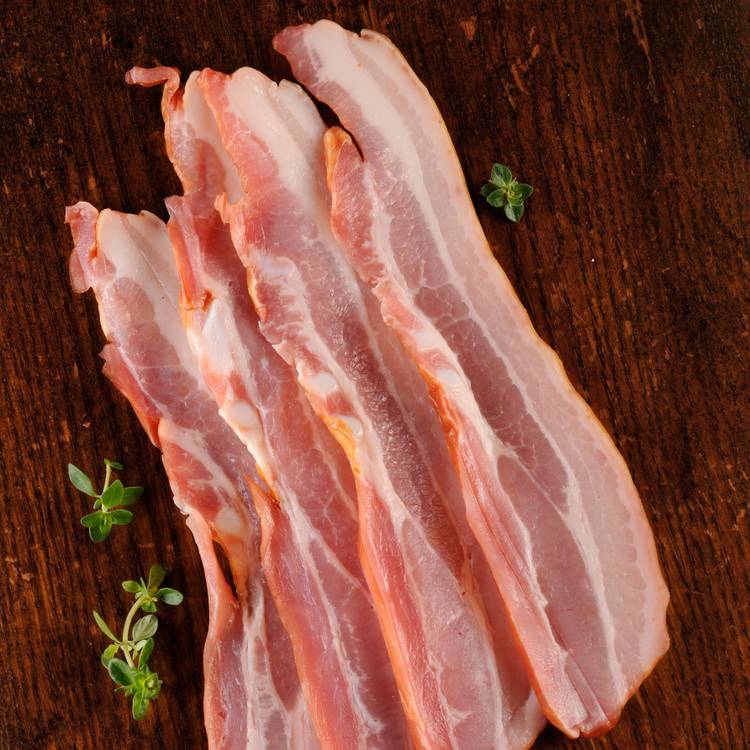 Les 4 tranches de poitrine de porc fumé