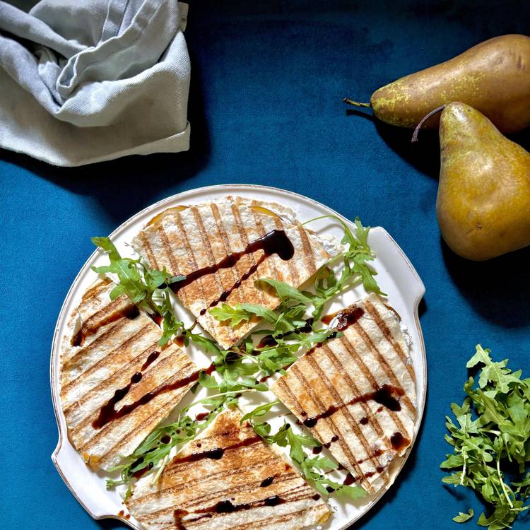 Quesadillas poires et fromage de chèvre