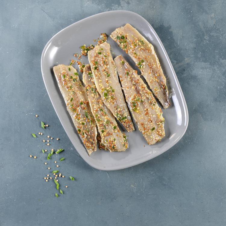 Les filets de sardines mi-cuites à la sauce moutarde à l'ancienne