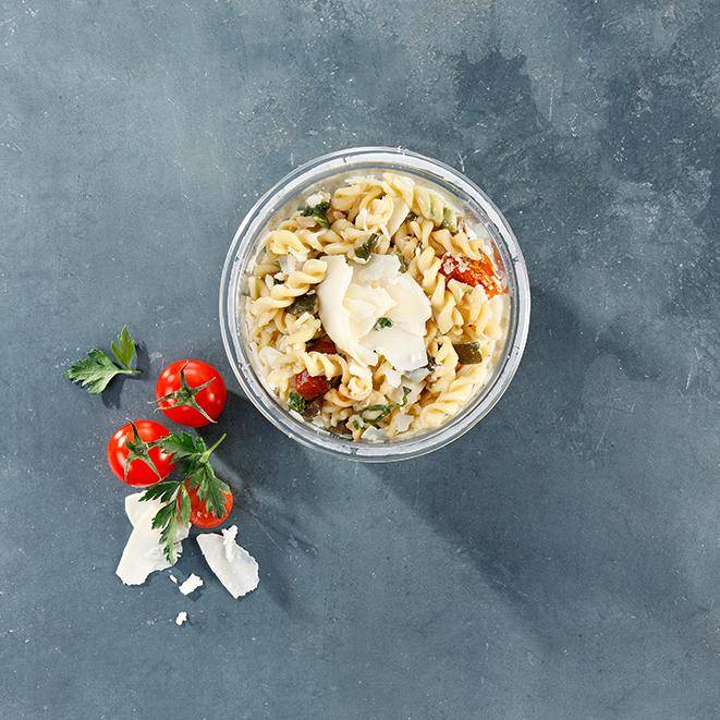 La Salade de torti aux courgettes et tomates sechées