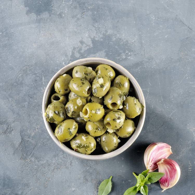 Les Olives vertes dénoyautées à l'ail