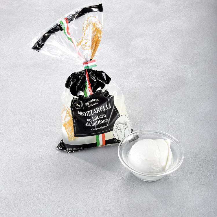 La Mozzarella di Bufala Campana filée à la main DOP
