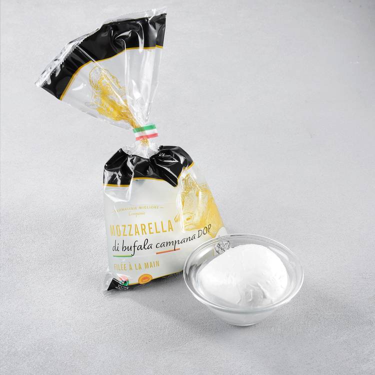La Mozzarella Bufala campana filée à la main DOP