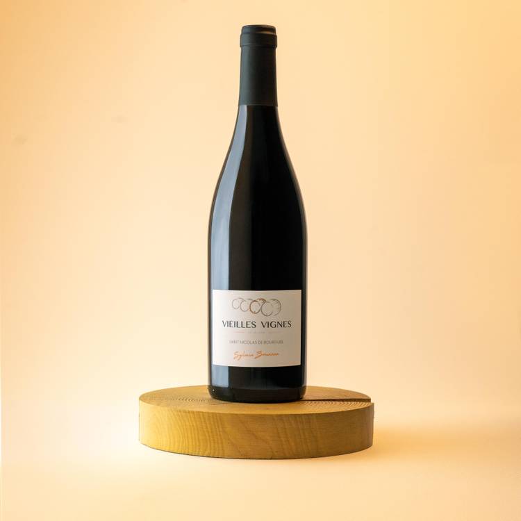 Le Vin rouge Saint Nicolas de Bourgueil AOP Cave Bruno Dupuy cuvée vieille vigne - 1